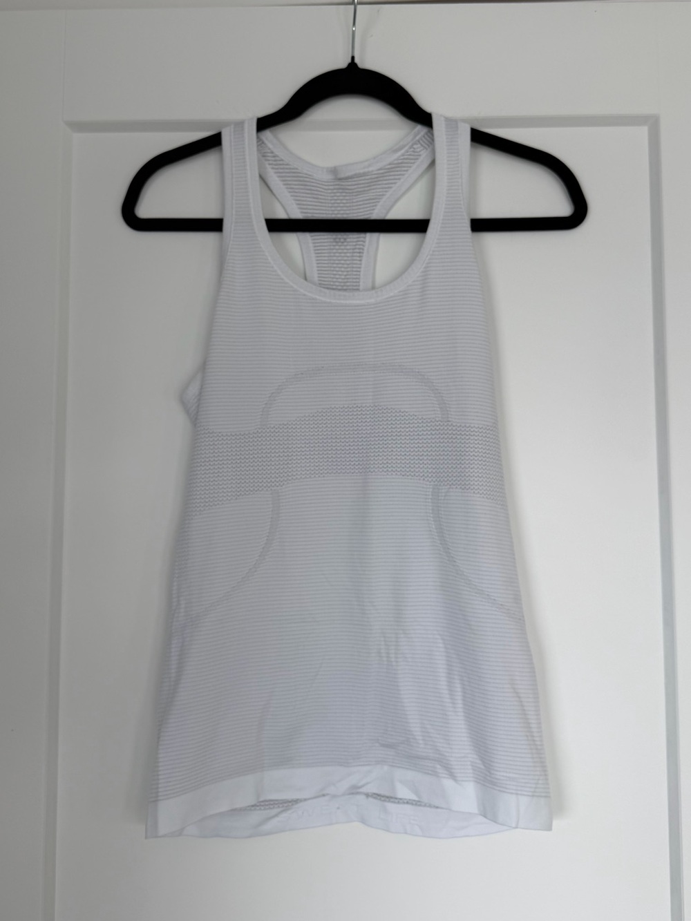 Women’s Lululemon White Swiftly Tech Racerback Tank size 6